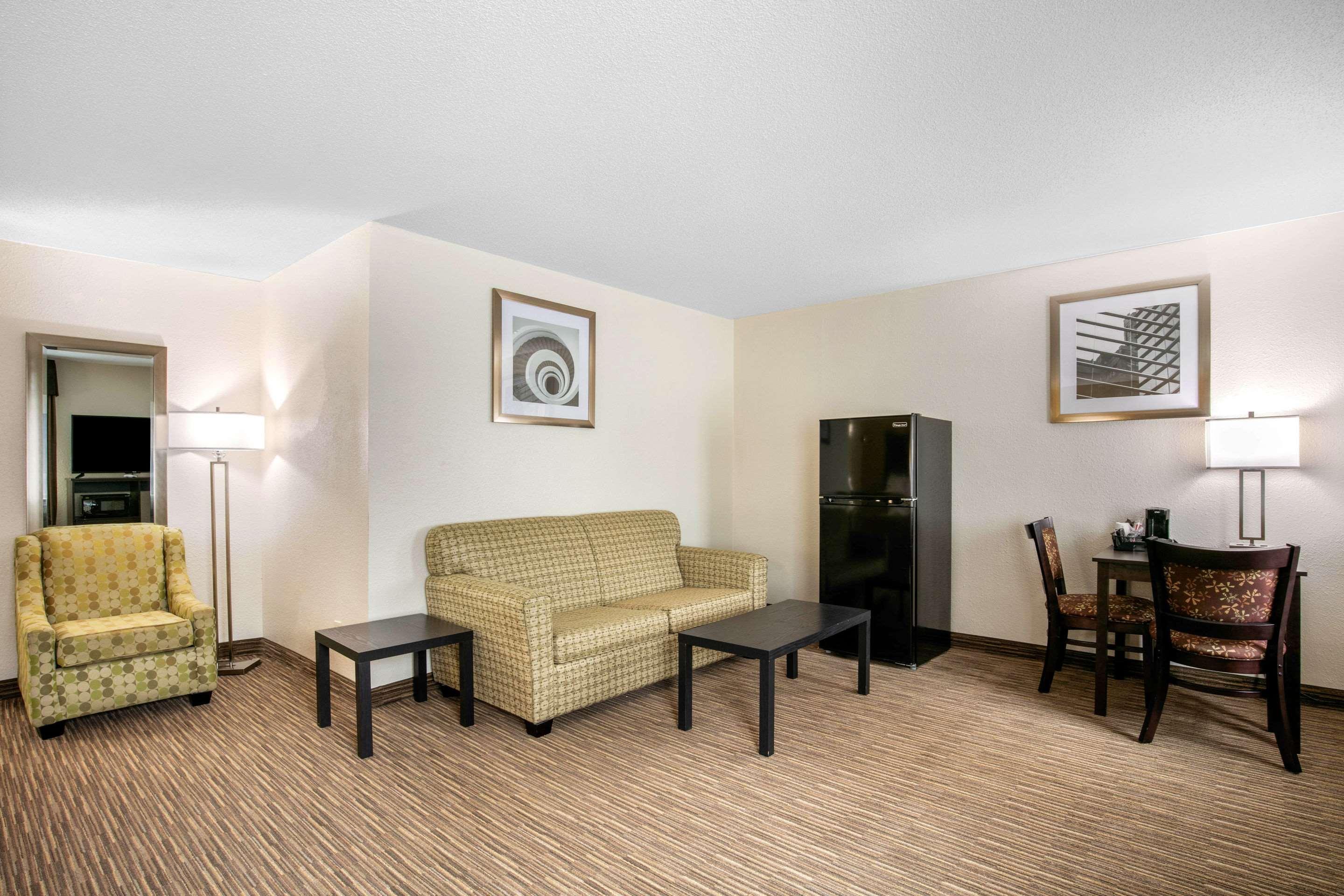 Motel 6-Metropolis, Il Dış mekan fotoğraf