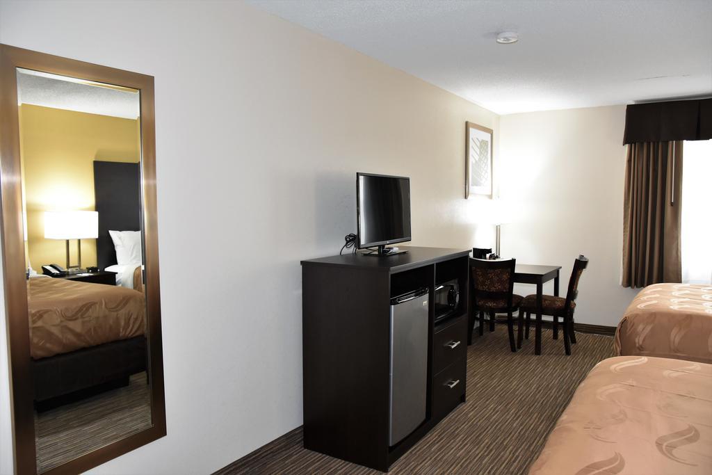Motel 6-Metropolis, Il Dış mekan fotoğraf